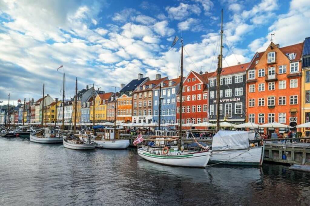 The Heart Of Copenhagen-queen's Neighbor Leilighet København
